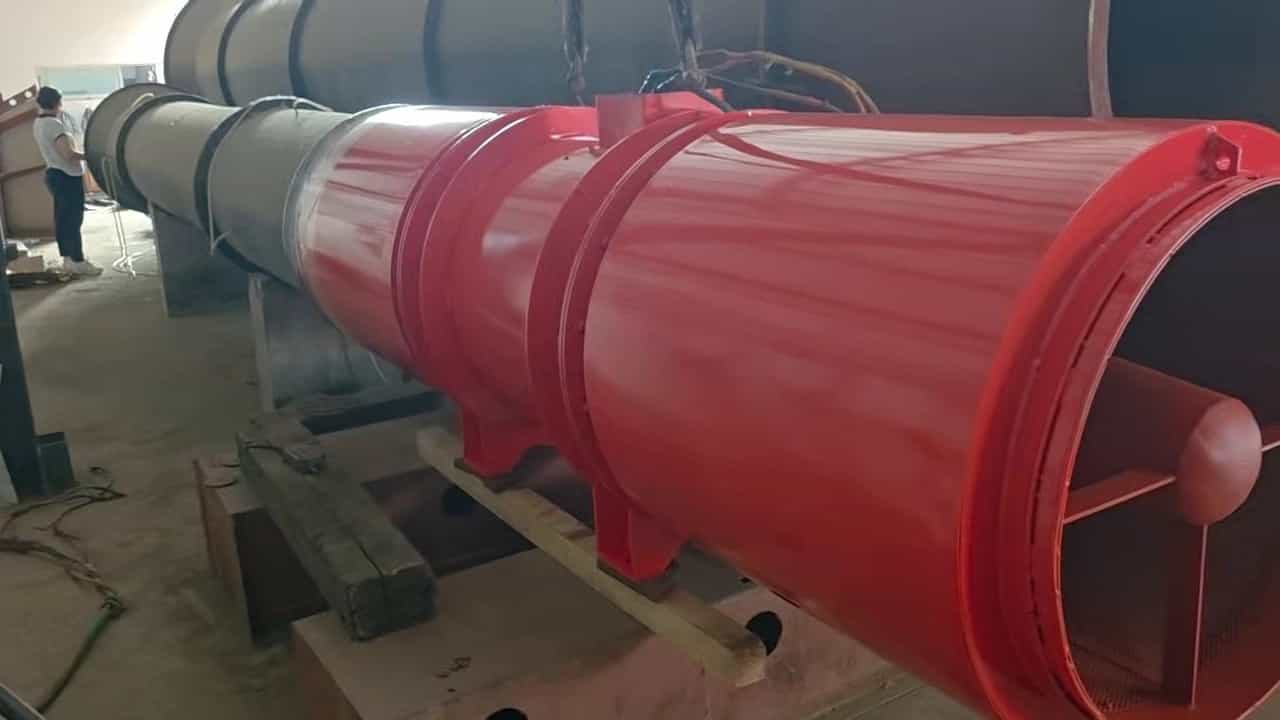 Kipas pengudaraan bantu lombong disambungkan kepada salur ujian untuk pengukuran kadar aliran udara dan tekanan